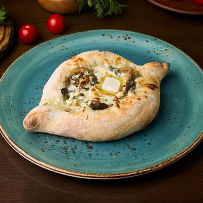 Аджарули с вешенками, сулугуни и имеретинским сыром в Чито Грито по цене 915 ₽