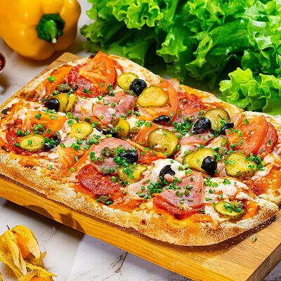 Пицца Колбасная в Кухня для друзей по цене 949 ₽