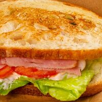 Гриль чиз BLT с беконом и томатом в Кофе Рам