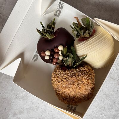 Подарочекв Клубника в шоколаде Simple Berry по цене 1290 ₽