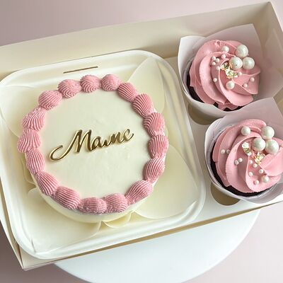 Набор Бенто-торт и капкейки для мамы с акриловым топпером в Katerins Bakery по цене 2350 ₽
