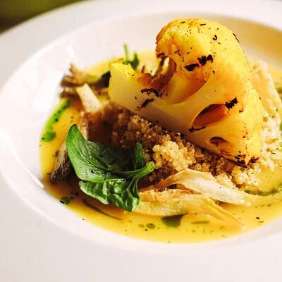 Цветная капуста с киноа и соусом карри в Беллуччи по цене 690