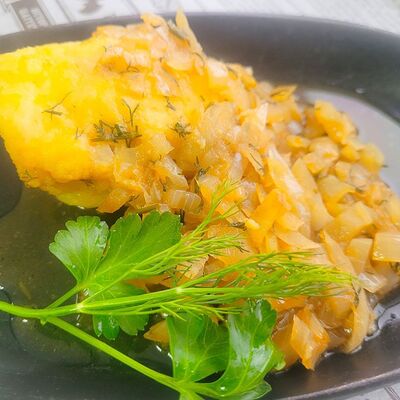 Жареный судак с томленым луком в БлинОК! по цене 299 ₽