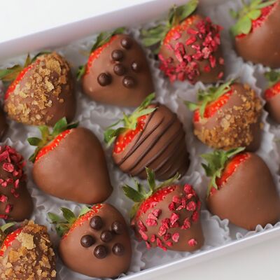 Клубника в молочном шоколаде «шоколадный восторг» 15 штв Berry Boutique по цене 3900 ₽