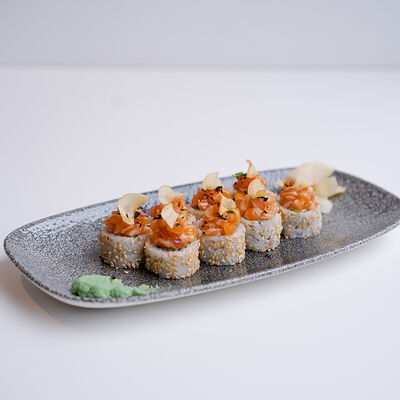 Ролл Тартар из лосося с юдзу в Under the sea по цене 950 ₽
