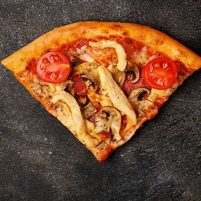 С курицей, Чоризо и грибами в Sushi & More по цене 600 ₽