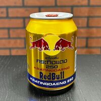 Энергетик Red Bull в Вьетнамское кафе Ли