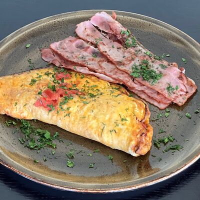 Омлет с томатами, беконом и зеленью в Терраса по цене 590 ₽