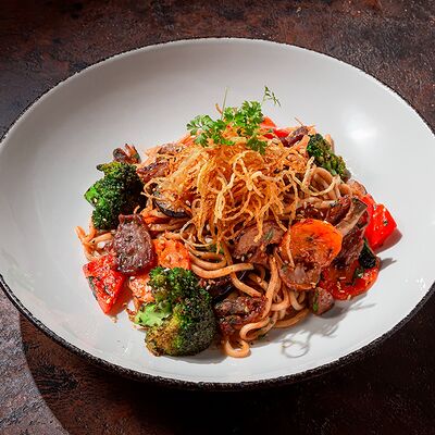 Говядина в пряном соусе в UMI Asian kitchen & bar по цене 820 ₽