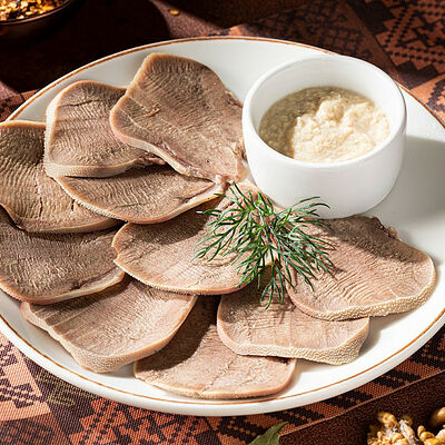 Говяжий язык с хреном в Джонджоли по цене 640 ₽