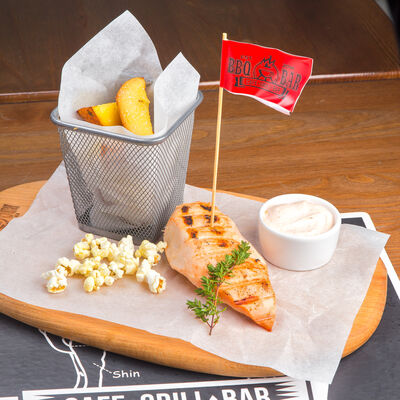 Куриная грудка на гриле в BBQ Bar по цене 660 ₽