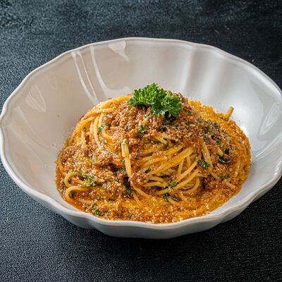 Спагетти Болоньезе в Florentini City Café по цене 890 ₽