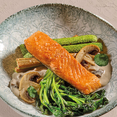 Лосось с молодым шпинатом и цукини в Pizzarella36 по цене 1450 ₽