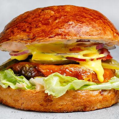 Чизбургер в Удачно завернули по цене 485 ₽