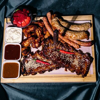 Мясной сет на компанию в Локация по цене 4150 ₽