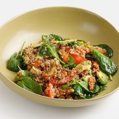 Салат с киноа, лососем терияки, томатами и зеленью в Coffee Boom по цене 1050 ₽