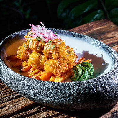 Цыпленок-попкорн, батат фри, трюфельный майо в Zuka по цене 860 ₽