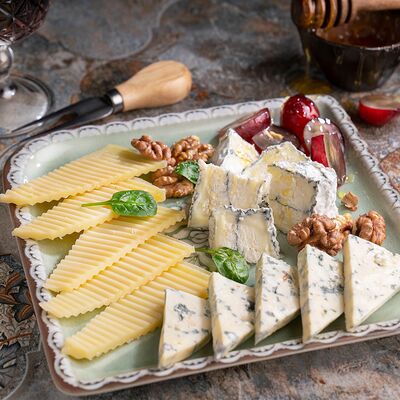 Сырная тарелка в Золотая Бухара по цене 1500 ₽