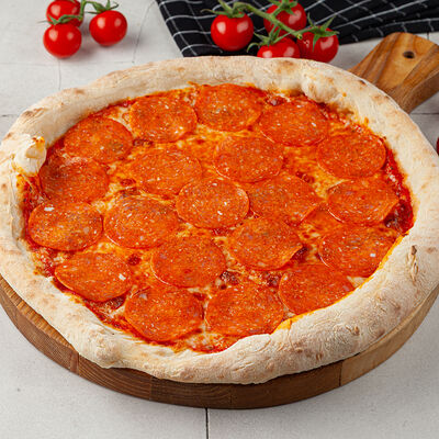 Пицца Пепперони в Вэллей кафе по цене 890 ₽