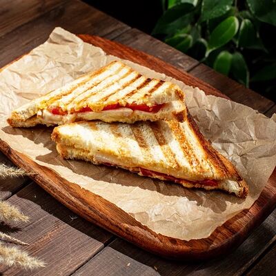 Сэндвич Чикен Цезарь в Грин по цене 199 ₽