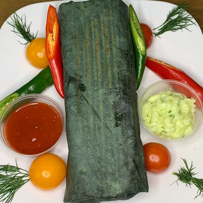 Шаурма в черном лаваше в Вкусная шаурма по цене 270 ₽