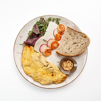 Средиземноморский завтрак в White Fox Cafe по цене 995 ₽