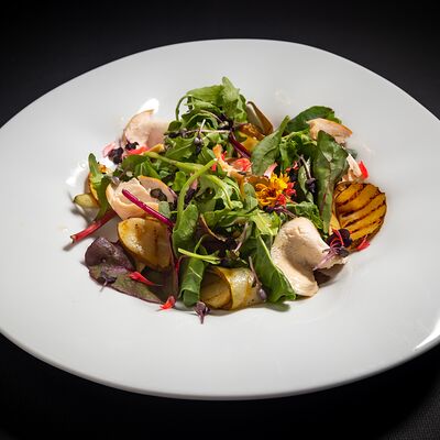 Салат с копченой курицей в Репаст по цене 700 ₽