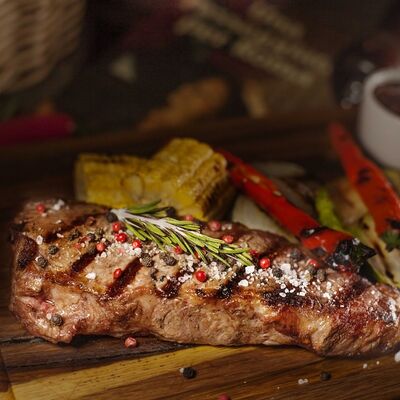 Стейк Стриплойн в Mama Roma по цене 762 ₽