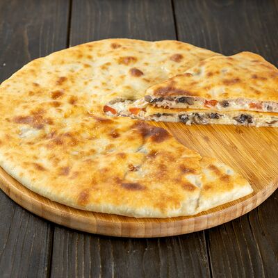 Фирменный пирог Цезарь в Осетинские пироги Вкусно Пироги по цене 1150
