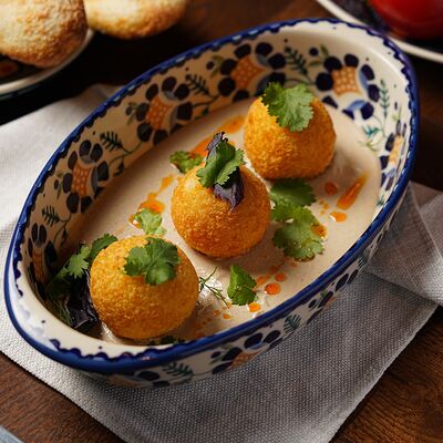 Шарики Эларджи с соусом баже в Ресторан-сыроварня Брынза по цене 760 ₽