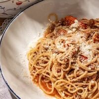 Спагетти с соусом болоньезе в Semplice