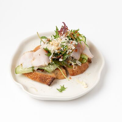 Брускетта с пастрами из индейки и вялеными томатами в Неспешник по цене 825 ₽