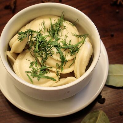 Вареники с грибами и картофелем в Рембрандт по цене 380 ₽