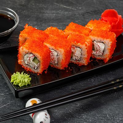 Ролл фирменный Калифорния с крабом в Sushi Pizza Top по цене 569 ₽