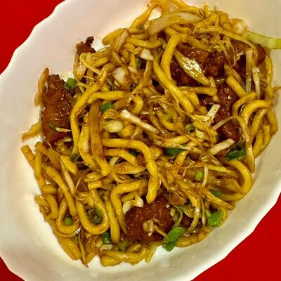 Говядина в перечном соусе с лапшой в Китайская столовая по цене 599 ₽