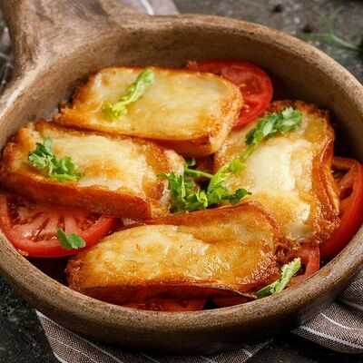 Копченый сыр сулугуни жареный в Баклажан в ТЦ 