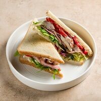 Сэндвич с курицей, яйцом и беконом в RestikVam