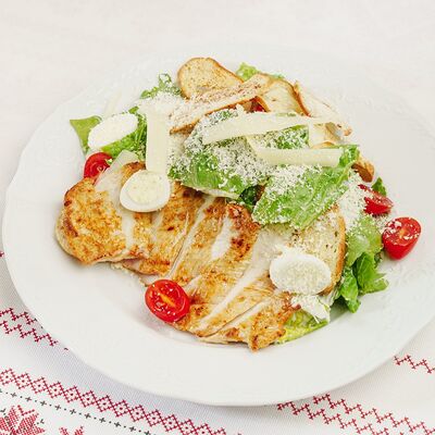 Цезарь с куриной грудкой в Трактиръ Кадриль по цене 682 ₽