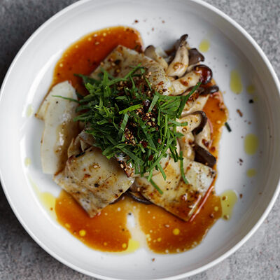 Кальмар с вешенками и трюфельным понзу в Tokyo Sushi по цене 1500 ₽