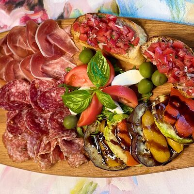 Итальянские антипасти в Wine room gallery по цене 1200 ₽