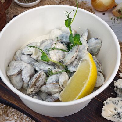 Вонголе в соусе «Блю Чиз» в РАКОВАРЪ по цене 790 ₽