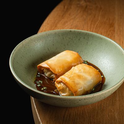 Пирог с томлеными щеками и грибами в Джимми Чу по цене 820 ₽