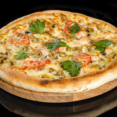 Пицца с лососем в Lucky Pizza по цене 489 ₽