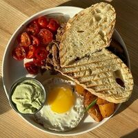 Завтрак с томленой говядиной в Camon Cafe