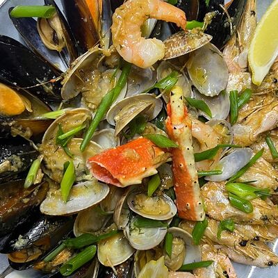 Ассорти из мидий в соусе том ям в Лобстер по цене 999 ₽