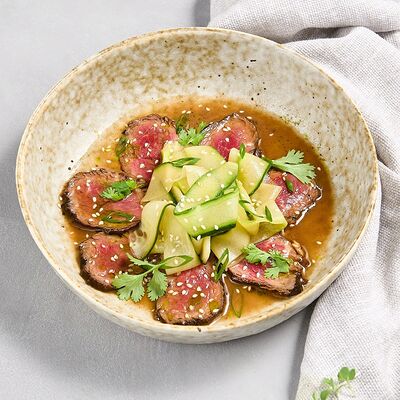 Ростбиф с огурцом в соусе понзу в Гастробар DOM по цене 560