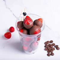 Клубника в шоколаде в стаканчике в Chocolate Berry