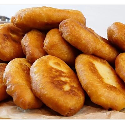 Пирожок с картошкой в Вкус и цвет по цене 100 ₽