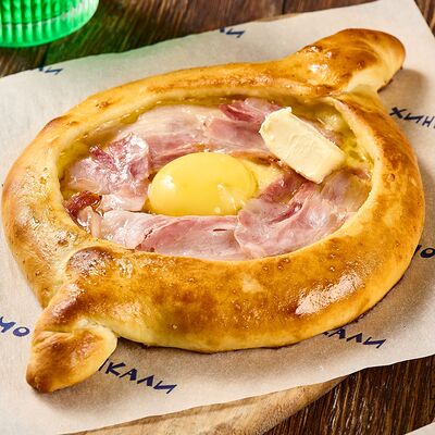 Хачапури по-аджарски с беконом в Бачо&хинкали по цене 513 ₽