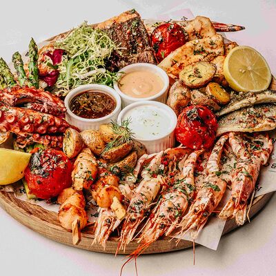 Ассорти морепродуктов на мангале в Клёво по цене 12600 ₽